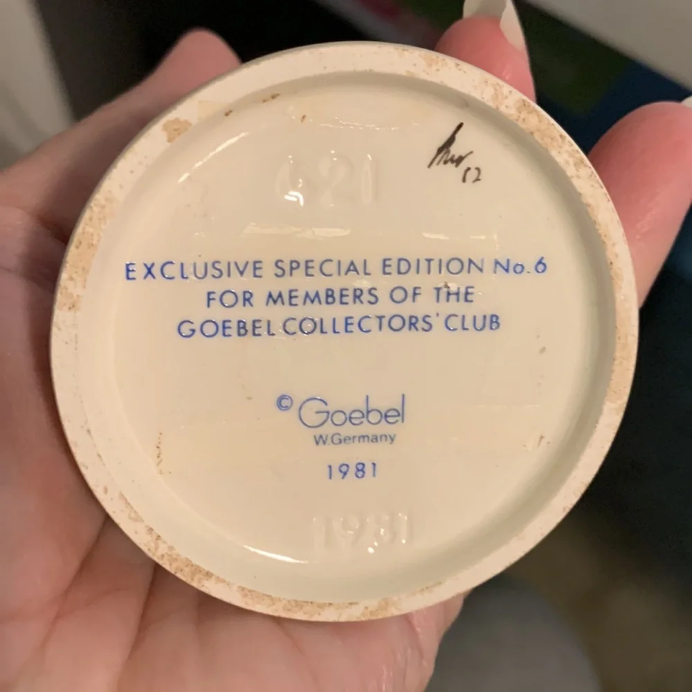 MJ Hummel “It’s Cold” special edition - Picture 2 of 2